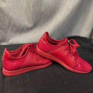 Women’s GUESS causal shoes! Size 6
